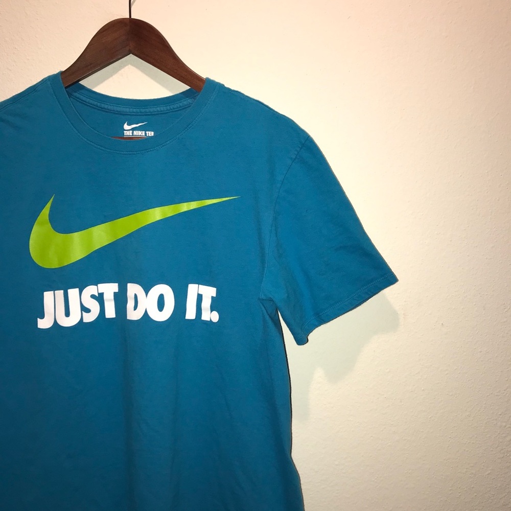Nike Just Do It Swooh Logo Graphic T-Shirt